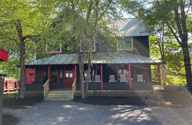 Parquet House - A charming 8 Bedroom waterfront property ~ in the heart of Inlet