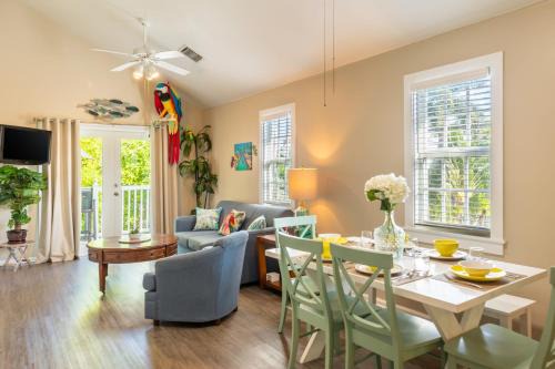 Parrot Perch by AvantStay Old Town Key West w Shared Pool Week Long Stays Only