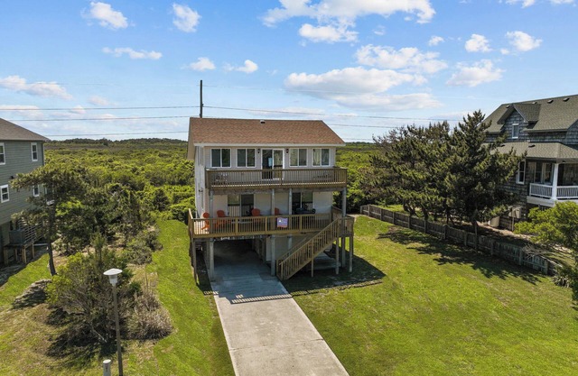 Parrothead Inn 4 Bedroom 2 Bath Semi-Oceanfront Home in Nags Head