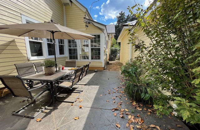Parsons' Carriage House - Book Now !
