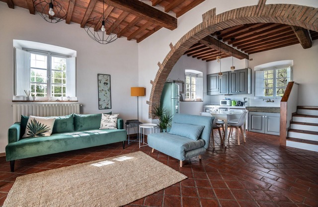 Besondere Wohnung im Grünen mit Pool