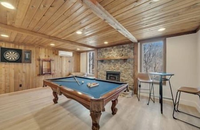 Party dock | hot tub | pool table | pets ok