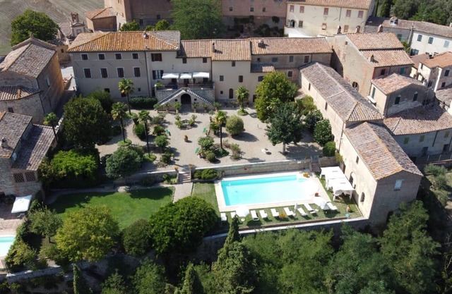 Pasqui Villas: La Consuma Historische Villa in einem Dorf, Garten, Aussicht, Pool, WiFi