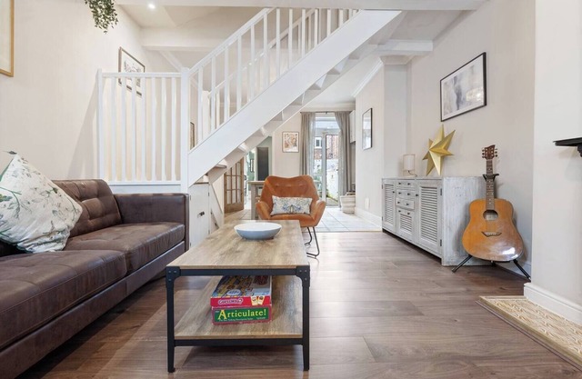 Pass the Keys | 52 Rose St · Beautiful Renovated 2 Bed Home