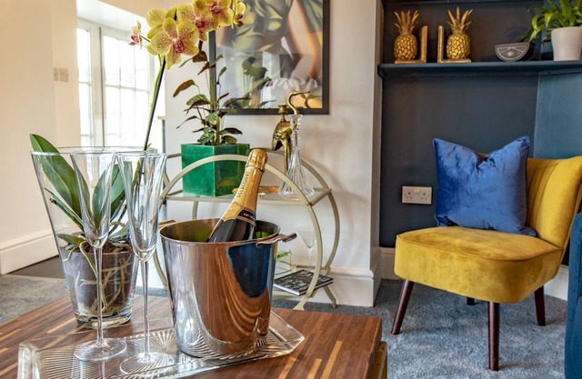 Pass the Keys | Art Deco inspired apartment with roof top views