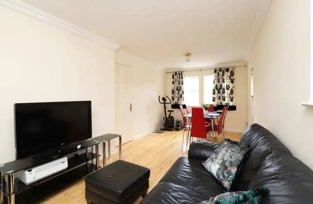 Pass the Keys | Central Oxford 2 Bed Apartment with Parking