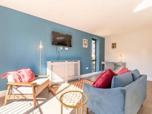 Pass the Keys Chic Retreat Surbiton London 1 minute to station