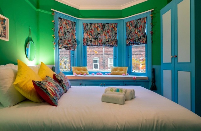 Pass the Keys | Colourful, Quirky Artist-Owned 3 Bed Next to Cafes
