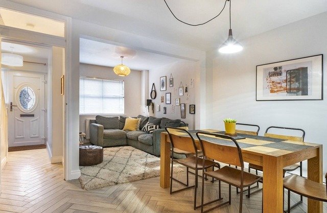 Pass the Keys | Cosy 2BR Home Ormeau Road Lots of Amenities