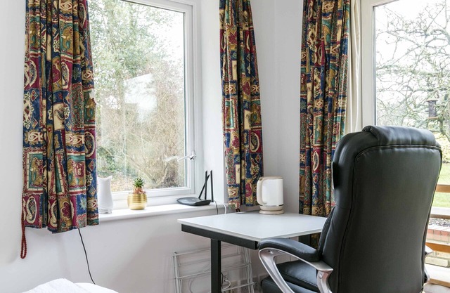 Pass the Keys | Cosy & Bright Studio with Garden View⭒Free Parking