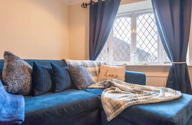 Pass the Keys | Cosy Haven next to White Rose Shopping Centre