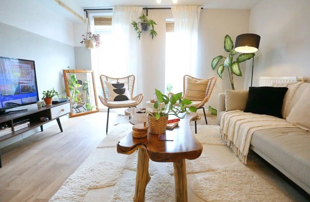 Pass the Keys | Free Parking X2 Walk To Man City & Manchester