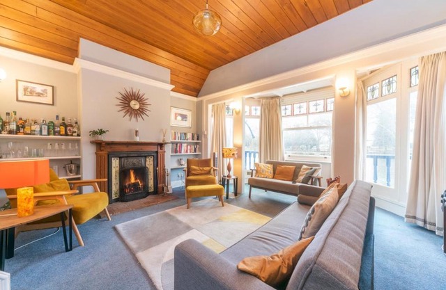 Pass the Keys Cosy River House With Beautiful Views