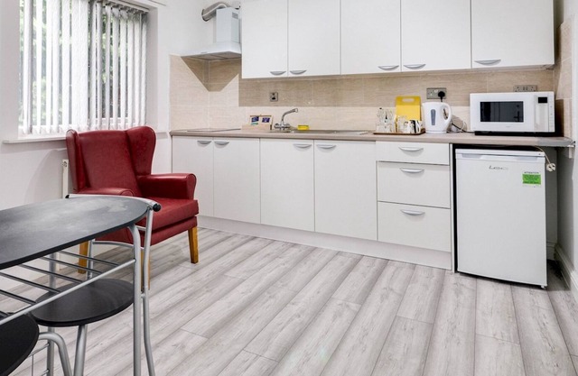 Pass the Keys | Ideally Situated Cosy Studio with Parking and Garden
