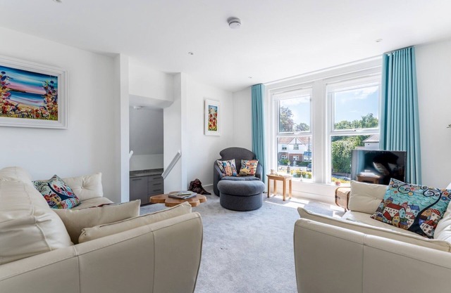 Pass the Keys | Lovely Centrally located Apartment in Westbourne