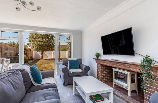 Pass The Keys | Lovely Ground Floor Flat With Large Garden