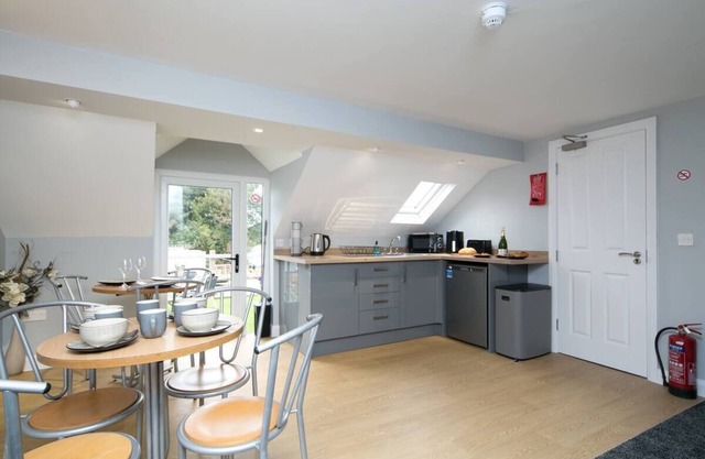 Pass the Keys | Modern en-suite room in country Pub/Restaurant (2)