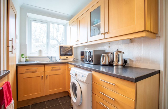 Pass the Keys |Putney Hidden Gem, Free Parking