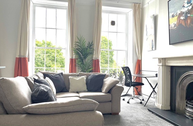 Pass the Keys | Regency apartment in central Montpellier sleeps 4