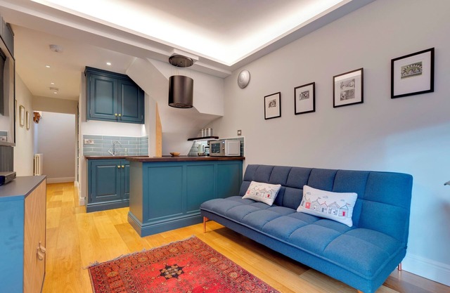 Pass the Keys | Stylish and Modern Apartment| Free Parking