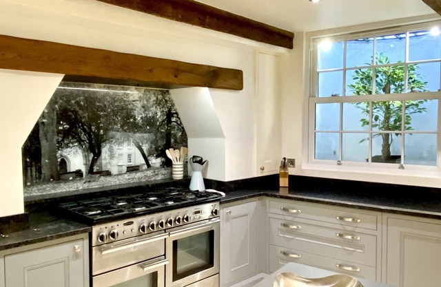 Pass the Keys | Superbly Located Handsome Georgian Townhouse