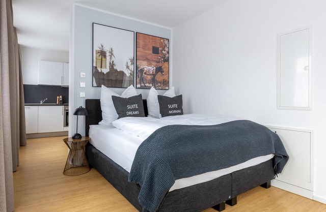 Passau Bahnhofstr | One-Bedroom Suite + Balcony