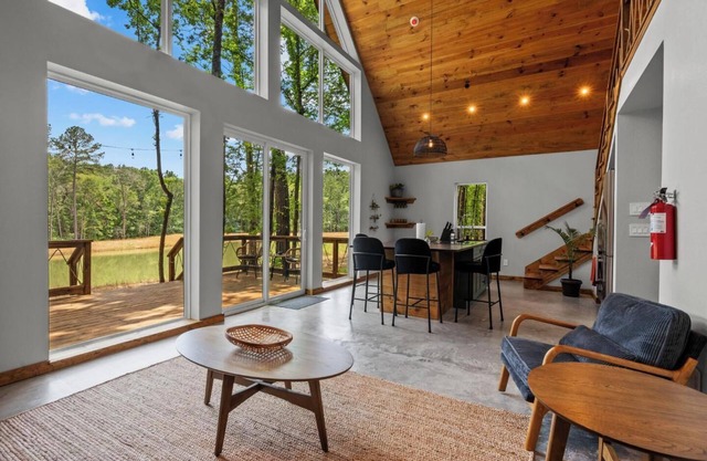 Passion Flower, Luxury Lakefront Cabin at Sam Houston National Forest (Passion Flower)