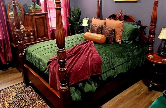 Password Parlor- Speakeasy Themed, Sleeps 4, Dog Friendly, near Hard Rock Casino
