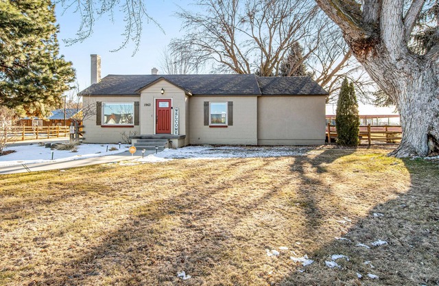 Pastoral Escape with WiFi, Fireplace, Private Washer/Dryer, & Large Firepit