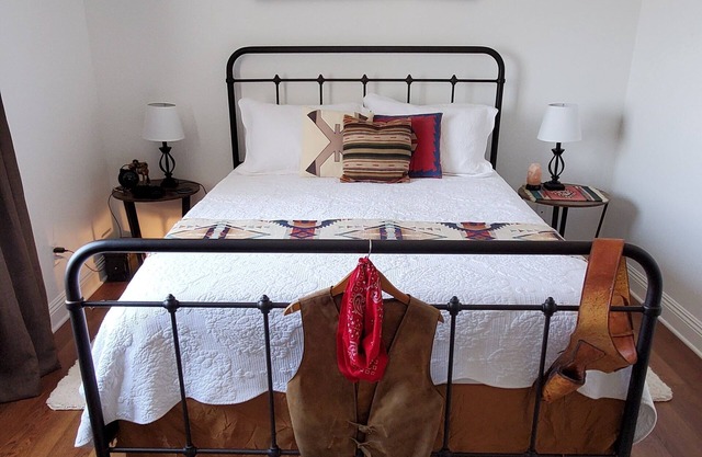 Pat's Way Away/Quiet & Private Desert Oasis 🌴 short term available