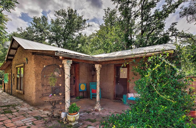 NEU! Patagonia Cottage w / Patio + Yard, zu Fuß in die Stadt!