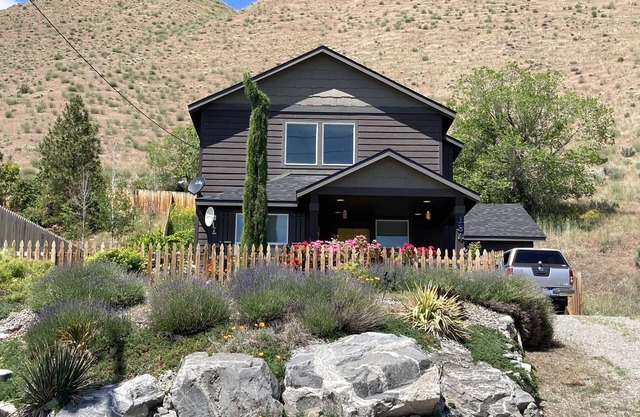 Pateros, WA "Getaway" 2BR 2BA Sleeps 6!!!!!