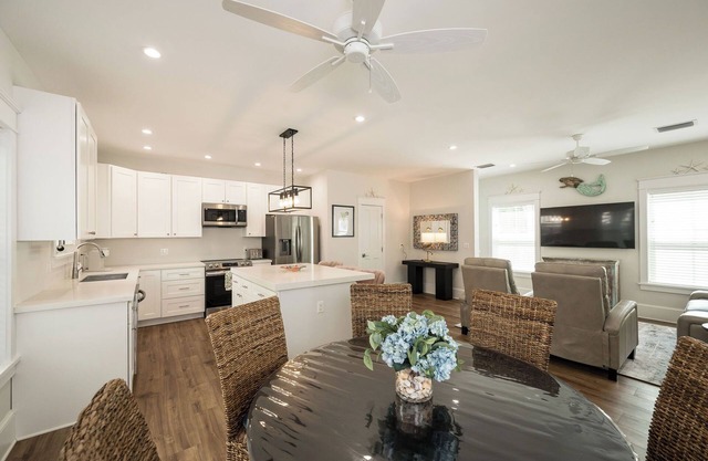 PATHWAY TO PARADISE ~ 2 BR/2.5 Ba Townhome w/ Shared Pool!