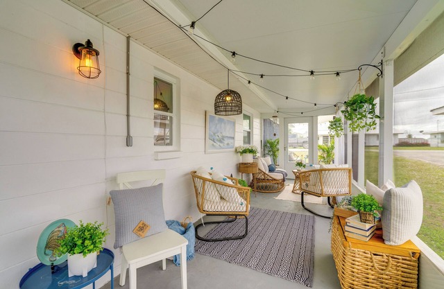 Dock & Lanai: Waterfront Punta Gorda Cottage