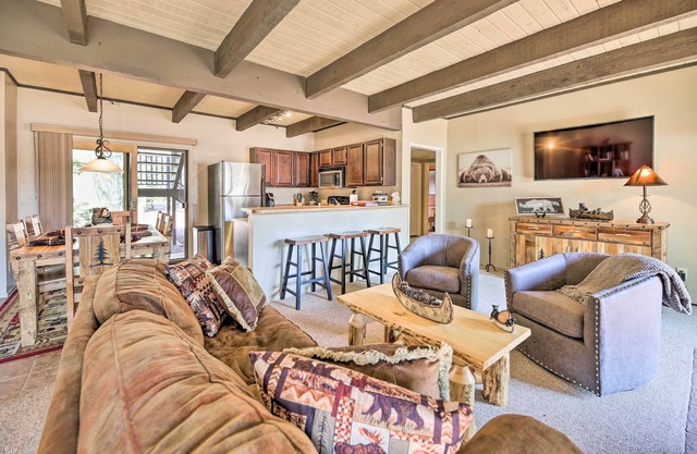 Patio & Fireplace: Country Club Pinetop Condo!