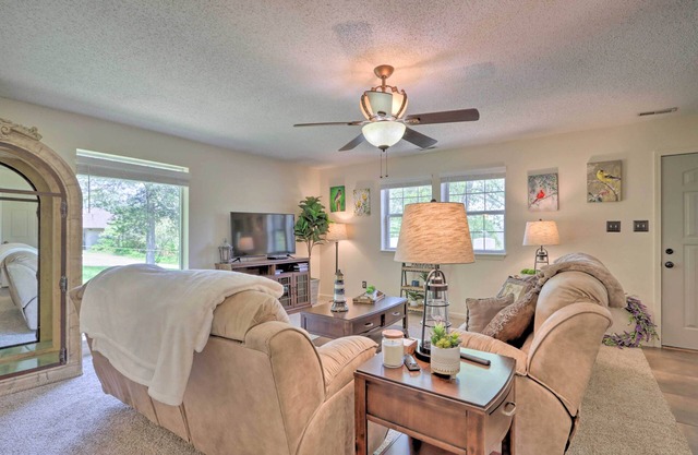 Patio & Grill: Lake of the Ozarks Escape!