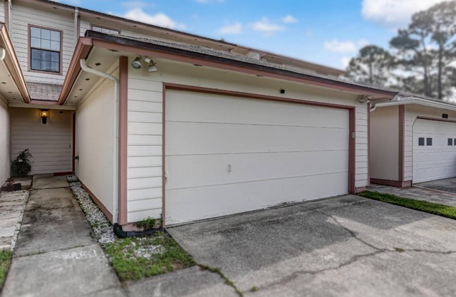 2BR Retreat 3BA Yard +Garage