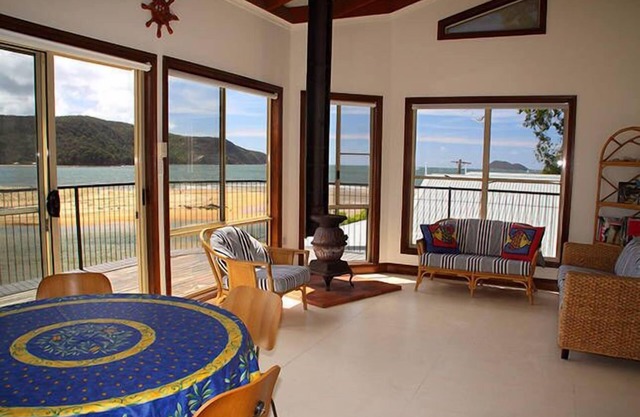 Patonga Beach House Bach