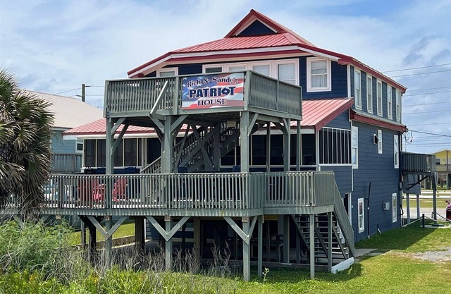 Patriot House - Beachfront - Island Realty