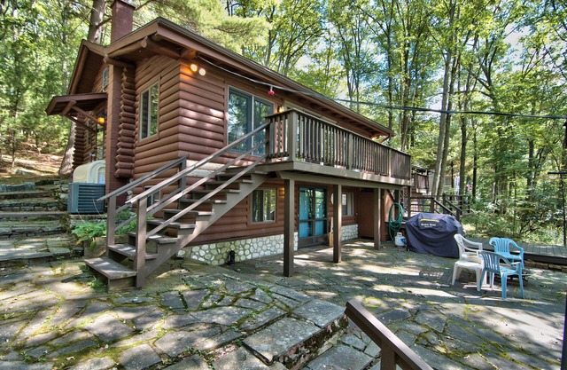 Wallenpaupack Lakefront Log Home - 3 Schlafzimmer + Loft und zentrale Klimaanlage