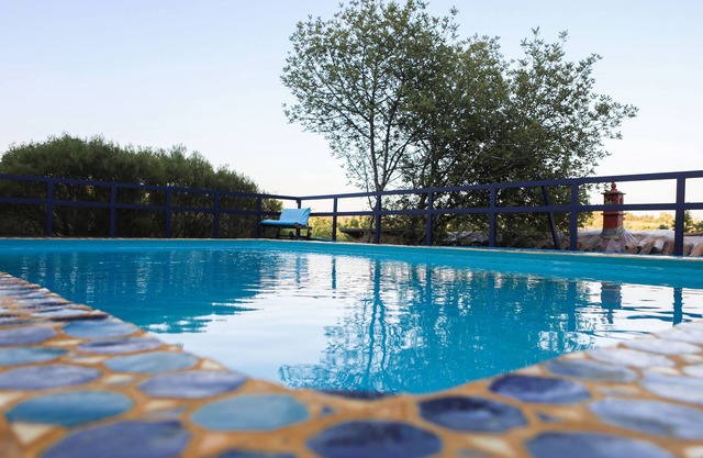 Kuenstlerisches Ferienhaus,90m2,Meernahe,Klimaanl.,Wifi,tolles Aussenbett ,Pool