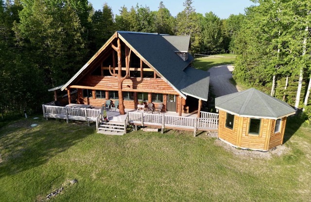 Paw Point Lodge on Drummond Island