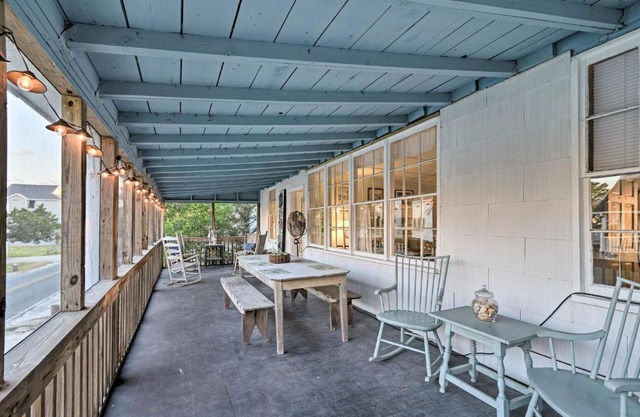 Pawleys Island House, - Steps to Beach and Creek!