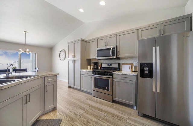 Pawsitively Perfect: New Pet-Friendly Home in Ideal Location!"