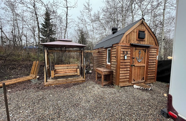 Payne Lake Wilderness Huts - Camper A18n A cozy camper near a quiet lake!