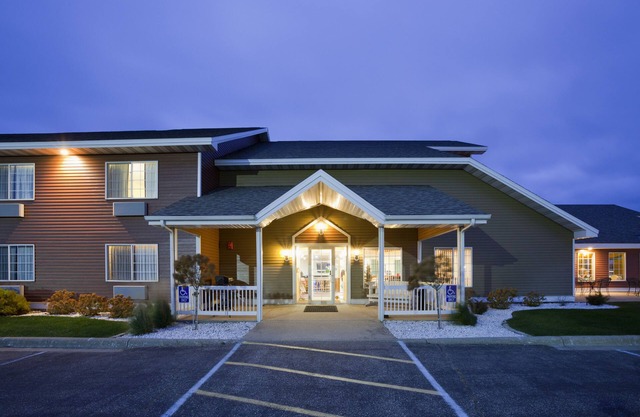 Paynesville Inn And Suites