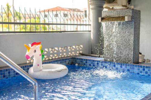 PD Corner Lot 5R3BR 16pax Pool Homestay 5min to Beach