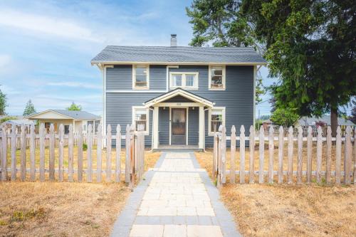 Peabody House - 1920s Cottage