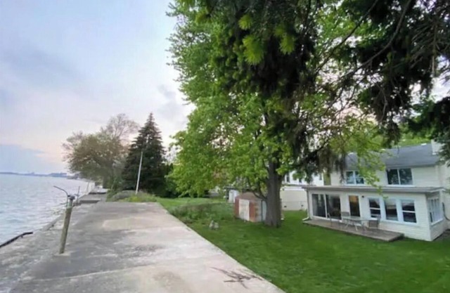 Lakefront 3 bedroom house with peaceful view - No Pet & No Indoor Smoking