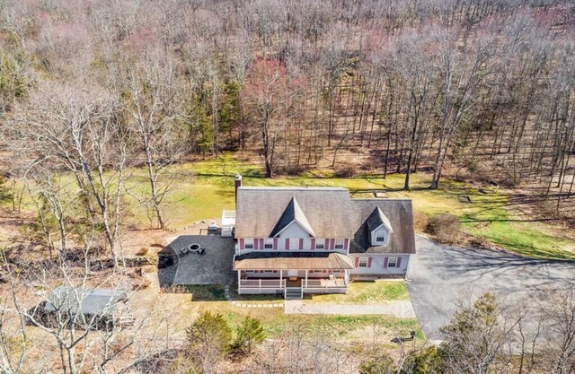 Peace and Privacy at 5 BDRM Villa Set on Wooded Lot